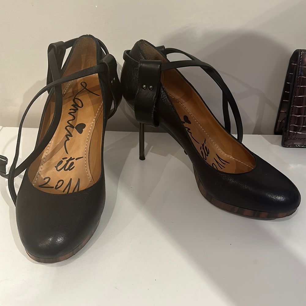 Lanvin Black Leather rounded heel with wooden platform. Sz 38